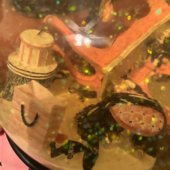 Vintage Victoria’s Secret Collectible SNOWGLOBE - Picture 5 of 7